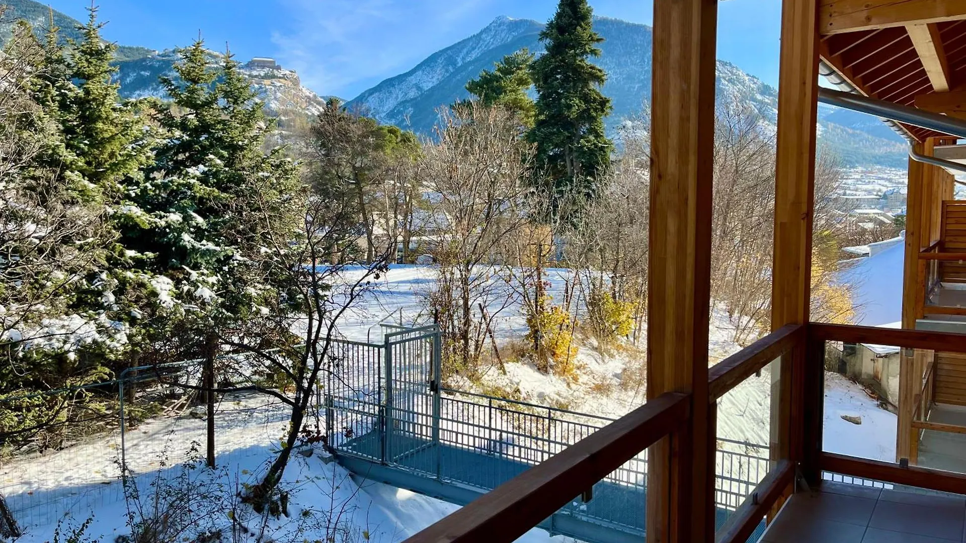 Daire 2-Bedroom Apt By The Ski Gondola Briançon