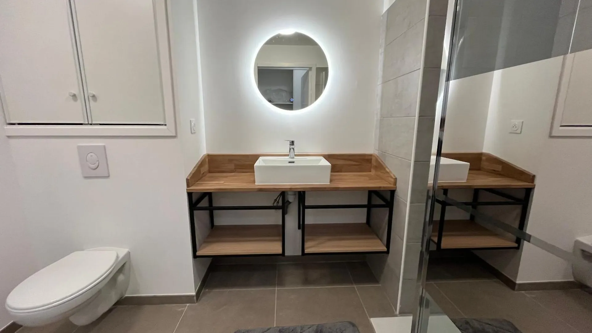 Apartment 2-Bedroom Apt By The Ski Gondola Briancon